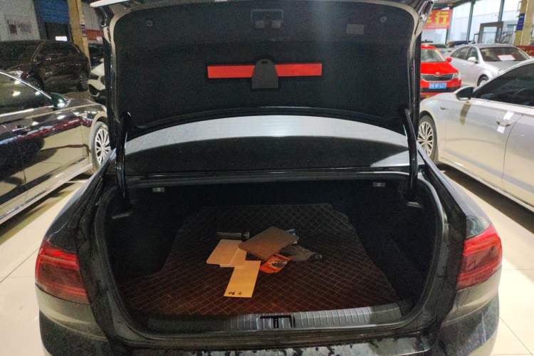 Used Volkswagen Magotan 2020 330TSI DSG Leading Model Trunk