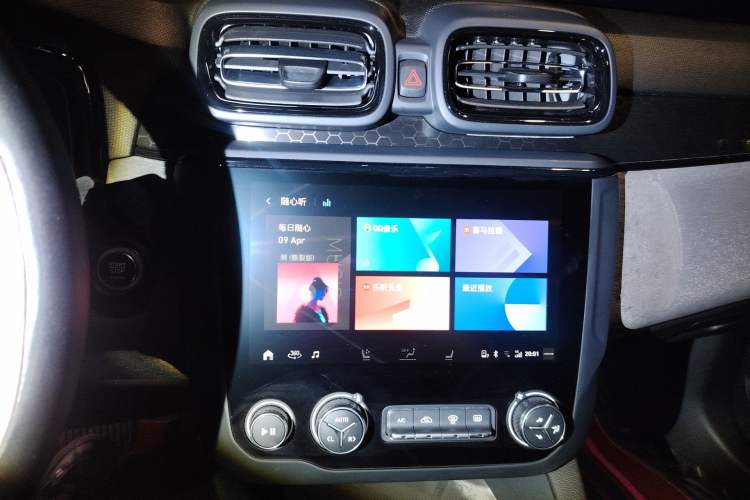 Used Lynk & Co 03 2021 2.0TD Automatic Trendy Champion Edition Audio And AC Panel