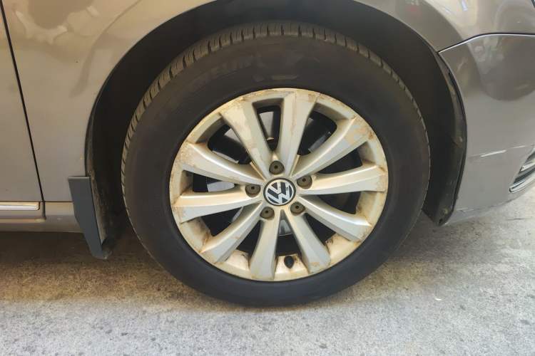 Used Volkswagen Magotan 2015 1.8TSI Luxury Model Right Front Wheel Hub