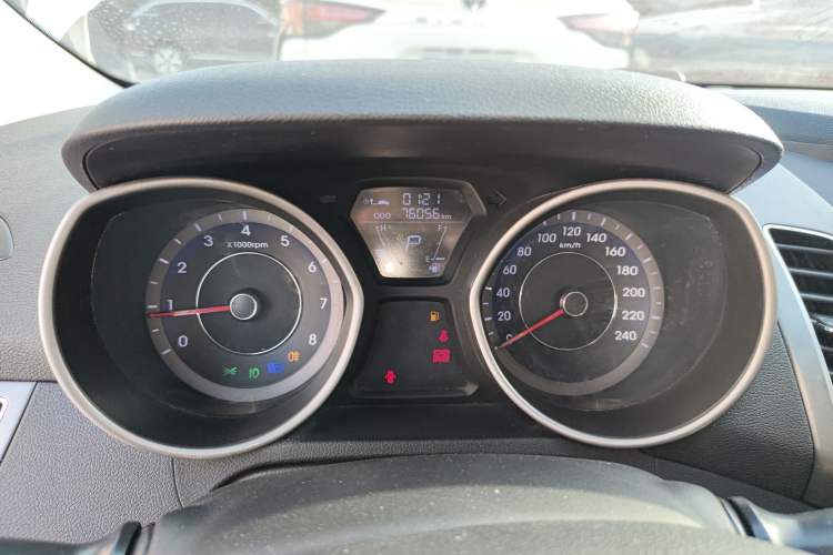 Used Hyundai Elantra (5th Generation / Langdong) 2016 1.6L Automatic Smart Version