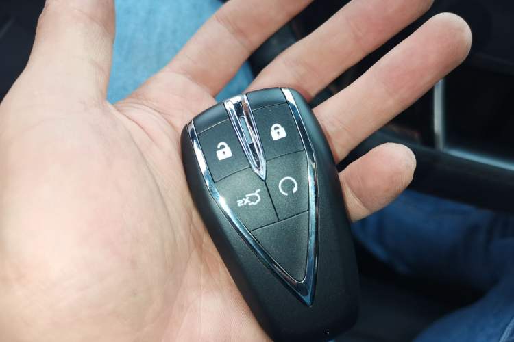 Used CHANGAN UNI-V 2023 1.5T Prestige Model
