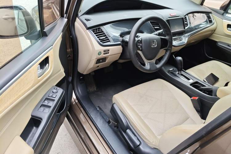 Used Honda Jade 2013 1.8L automatic Comfort version 5 seats Driver Seat