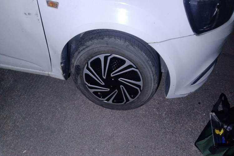 Used Chevrolet Aveo Sonic 2014 Sedan 1.4 SL MT Comfort Edition