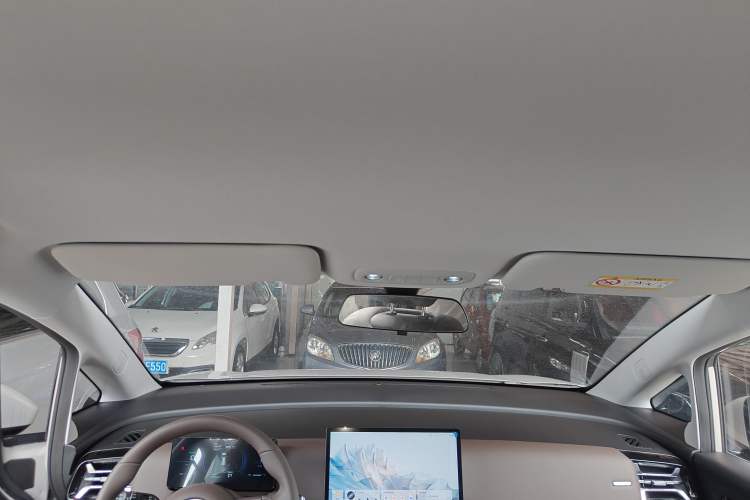 Used Wuling Starlight 730 2025 Model Plug-in Hybrid 125km Luxury Edition