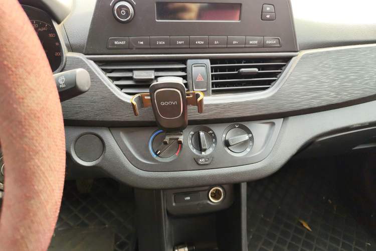 Used Baojun 310 2020 1.2L Manual Comfort Edition Audio And AC Panel