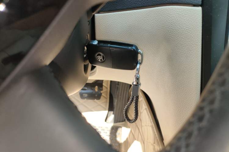 Used Skoda Superb 2013 1.8TSI Automatic Yashi Edition
