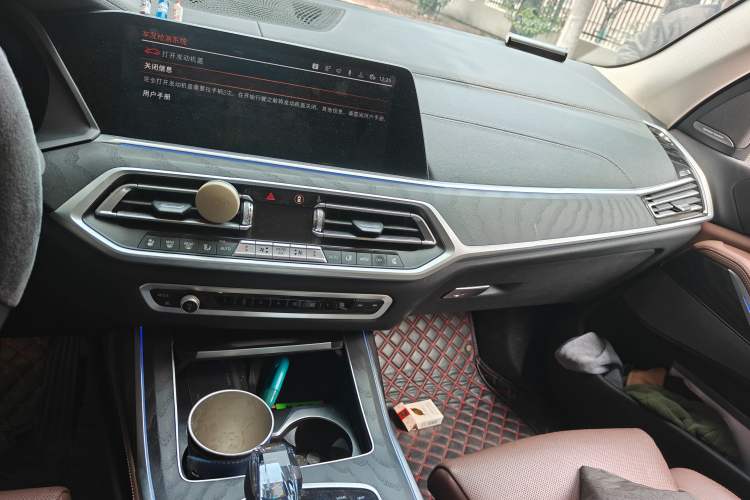 Used BMW X7 2022 xDrive40i Luxury Package with Leading Features Audio And AC Panel