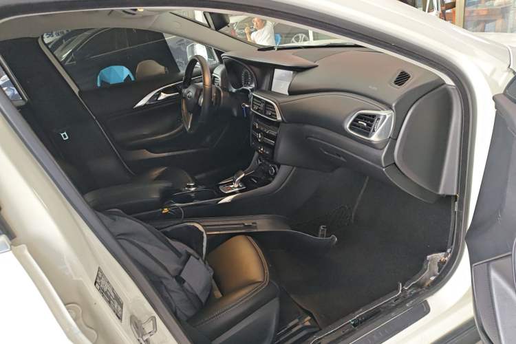 Used Infiniti QX30 2017 1.6T Two-Wheel Drive Fashion Edition Right Front Seat