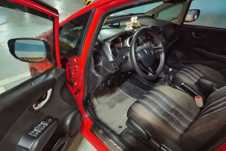Used Honda Fit 2011 1.3L manual Comfort version Driver Seat