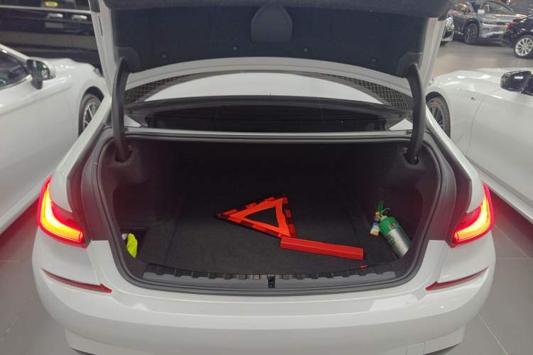 Used BMW 3 Series 2021 325i M Sport Night Edition package Trunk