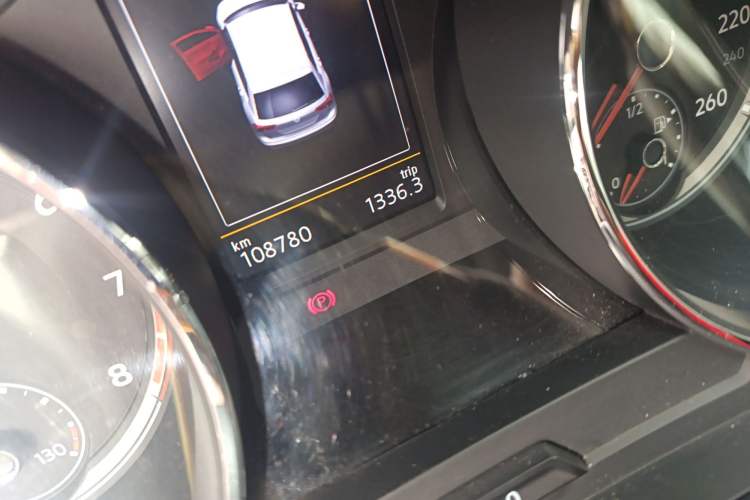 Used Volkswagen Tiguan L 2017 330TSI Automatic Two-Wheel Drive Luxury Edition Odometer Close Up