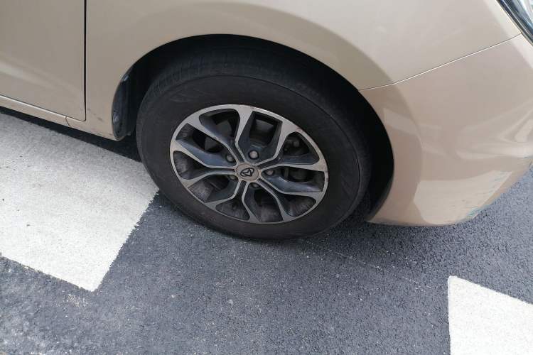 Used CHANGAN KAICHENG Oushang A600 2016 1.5L Manual Luxury 6-Seater Right Front Wheel Hub