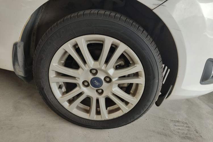 Used Ford Fiesta 2013 Hatchback 1.5L Automatic Fashion Edition Right Front Wheel Hub