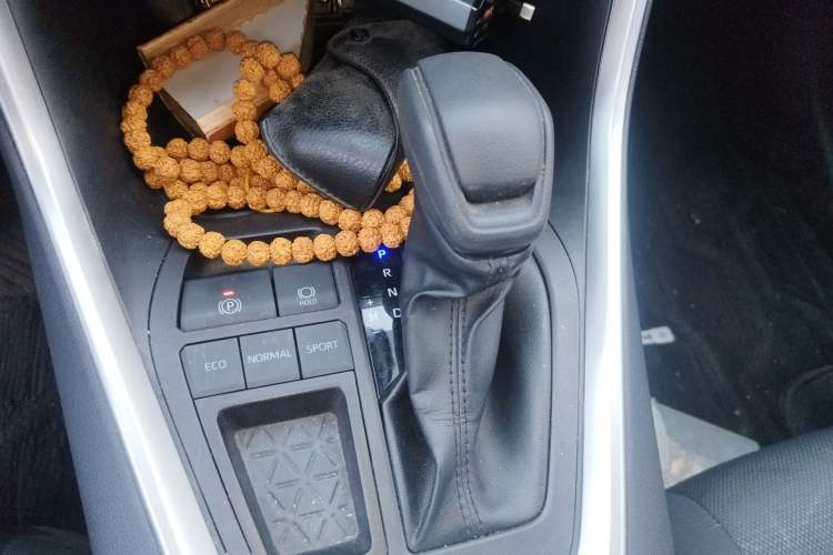 Used Toyota RAV4 2021 2.0L CVT Two-Wheel Drive Fashion Edition Gear Lever