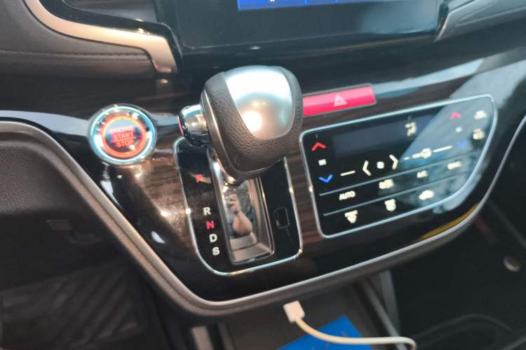 Used Honda Odyssey 2018 2.4L Smart Edition Gear Lever