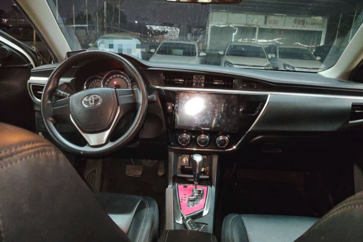 Used Toyota Corolla 2014 1.6L CVT GL Center Console