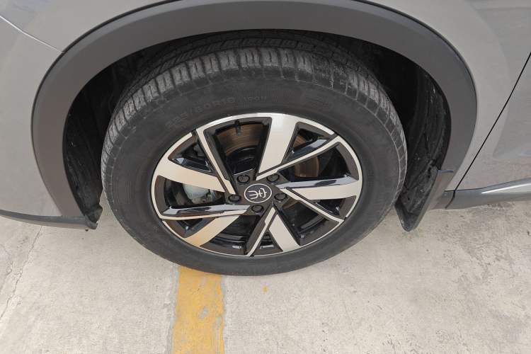 Used BYD Song Pro New Energy 2023 Champion Edition DM-i 110KM Beyond Model Left Front Wheel Hub