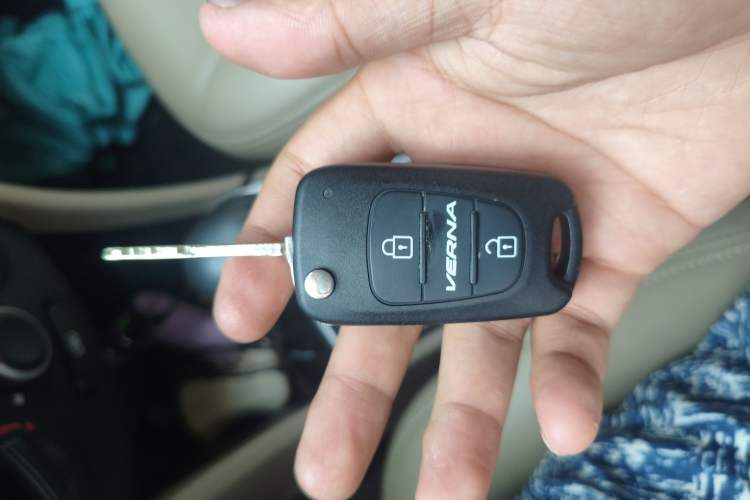 Used Hyundai Verna (older generation) 2014 1.4L Automatic Smart GLS Vehicle Key
