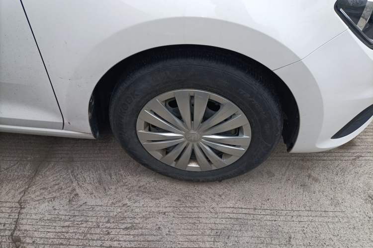 Used Volkswagen Santana 2016 1.6L Manual Fashion Edition Right Front Wheel Hub