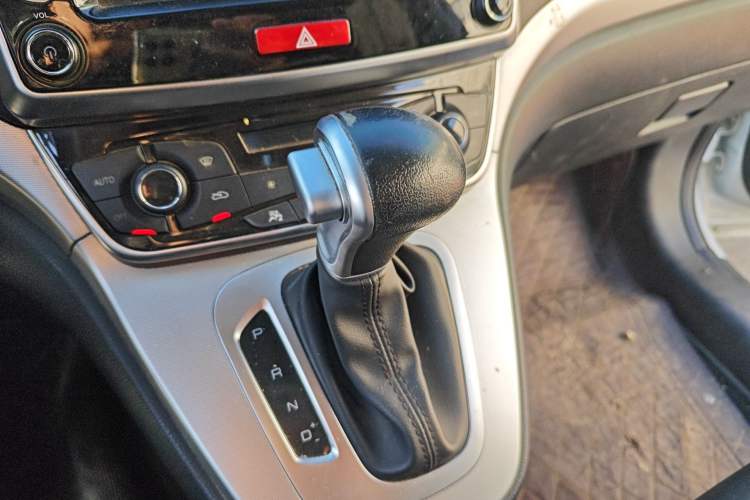 Used Haval M6 2019 1.5T DCT Two-Wheel Drive Elite Version China VI Standard Gear Lever