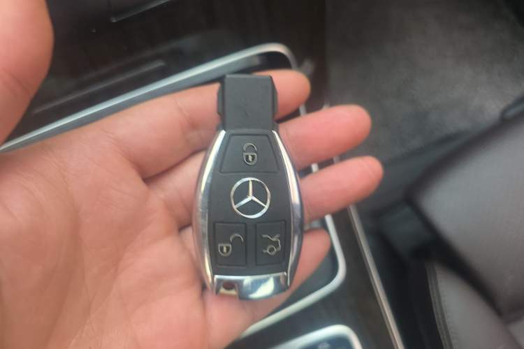 Used Mercedes-Benz GLC 2019 GLC 260 L 4MATIC Dynamic Model Vehicle Key