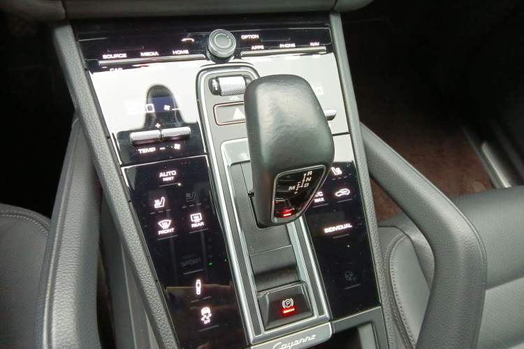 Used Porsche Cayenne E-Hybrid 2021 Cayenne E-Hybrid 2.0T Gear Lever