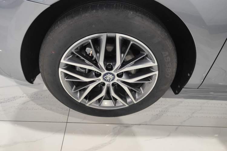 Used BYD Qin PLUS 2024 Honor Edition EV 510KM Beyond Model
