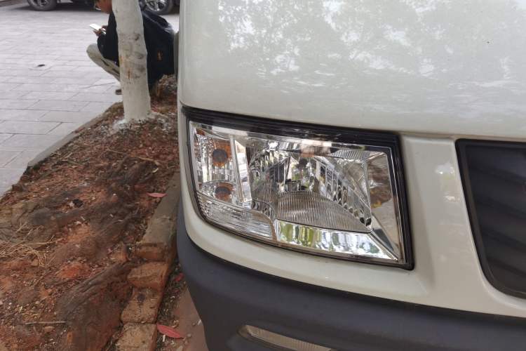 Used Iveco Daily 2017 2.5T A35 Passenger Van 5-7 Seats Model 47Z5
