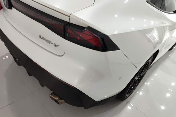 Used Changan UNI-V 2022 1.5T Smart Navigation Version
