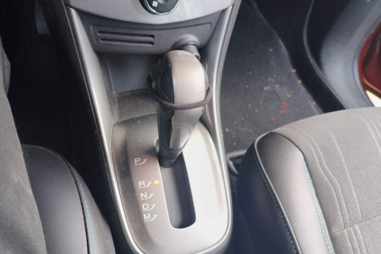 Used Chevrolet Trax 2014 1.4T Automatic Two-Wheel Drive Luxury Model Gear Lever