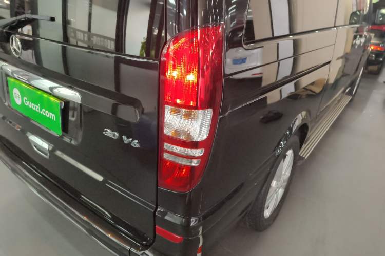 Used Mercedes-Benz Viano 2013 3.0L Navigator Edition