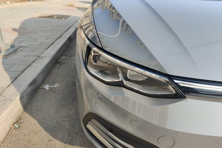 Used Volkswagen Golf 2023 280TSI DSG Pro Right Front Headlight