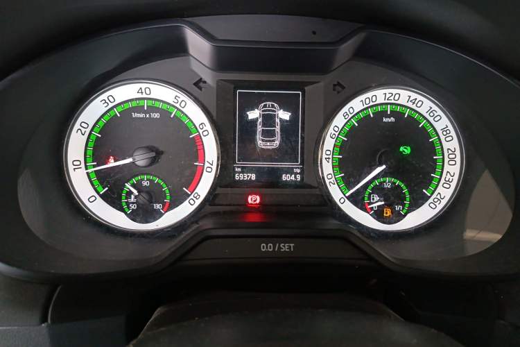 Used Skoda Octavia 2019 1.5L Automatic Smart Drive Luxury Edition China VI Standard Odometer Close Up