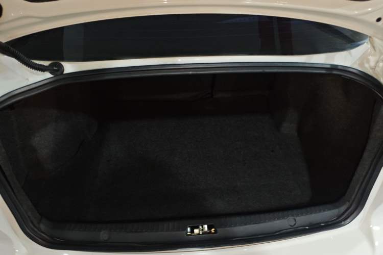 Used Mitsubishi Lancer EX 2016 1.8L CVT Black-and-White Retro Edition Trunk