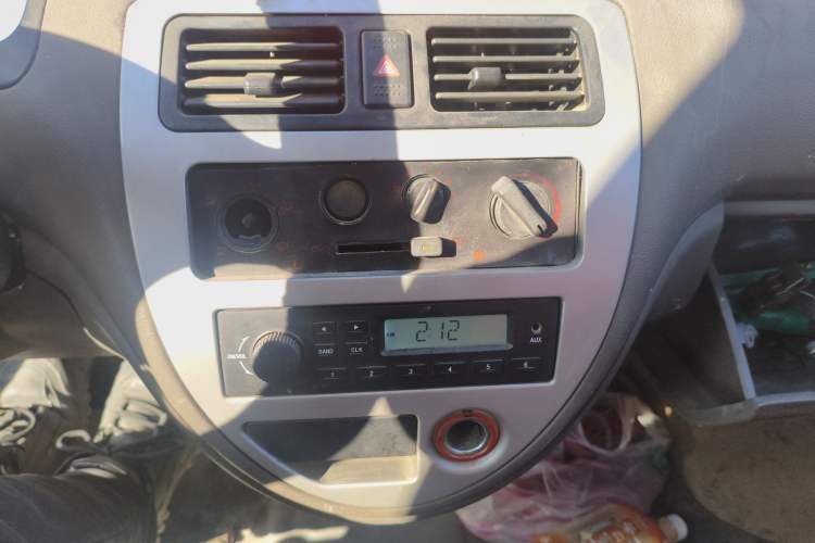 Used FAW Jiabao V70 2011 1.0L Standard Edition DA465QA
