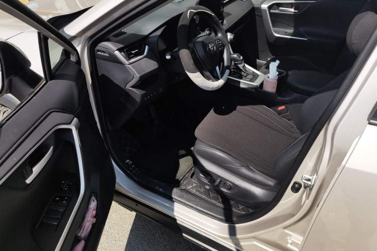 Used Toyota Wildlander 2024 2.0L CVT 4x4 Luxury PLUS Edition Driver Seat