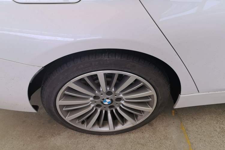 Used BMW 3 Series 2019 320Li Fashion Model Right Rear Wheel Hub