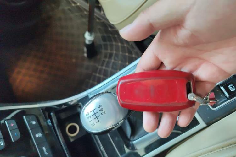 Used Haval H2 2016 Red-Label 1.5T Manual Two-Wheel Drive Luxury Model Vehicle Key