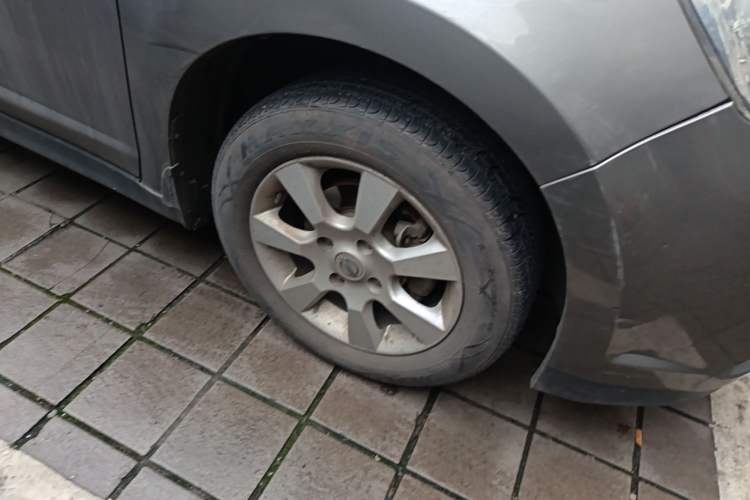 Used Venucia D50 2013 1.6L Manual Fashion Edition Right Front Wheel Hub