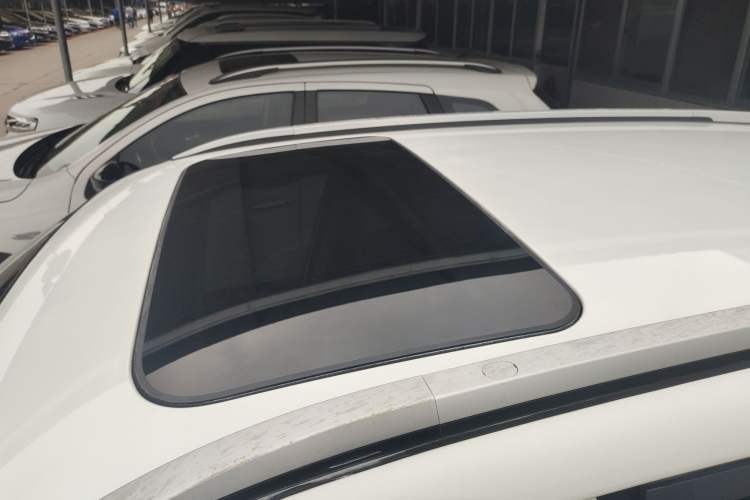 Used Chery Tiggo 3 2016 1.6L Manual ZhiShang Edition Roof