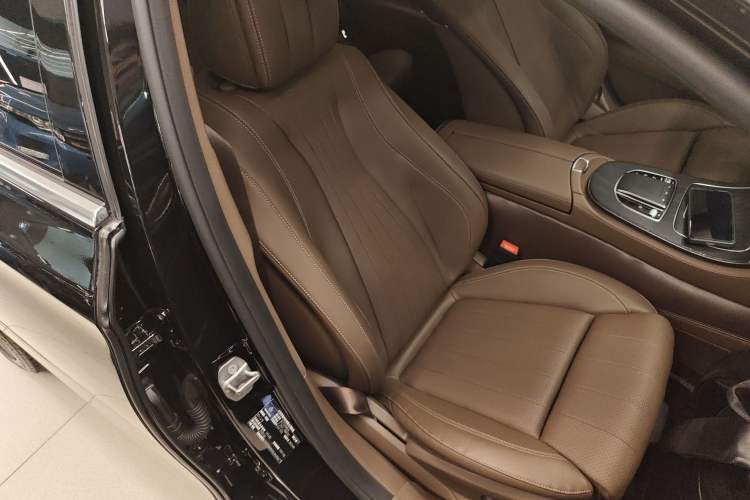 Used Mercedes-Benz E-Class 2023 E 260 L 4MATIC Right Front Seat