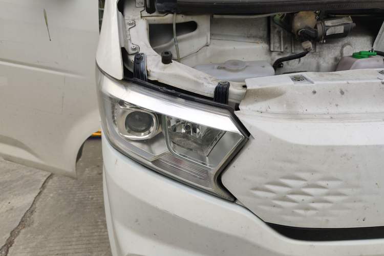 Used CHANGAN KUAYUE Xing V7 EV 2025 Model, 255km Comfort Type, 6-seater, 41.86kWh Right Front Headlight