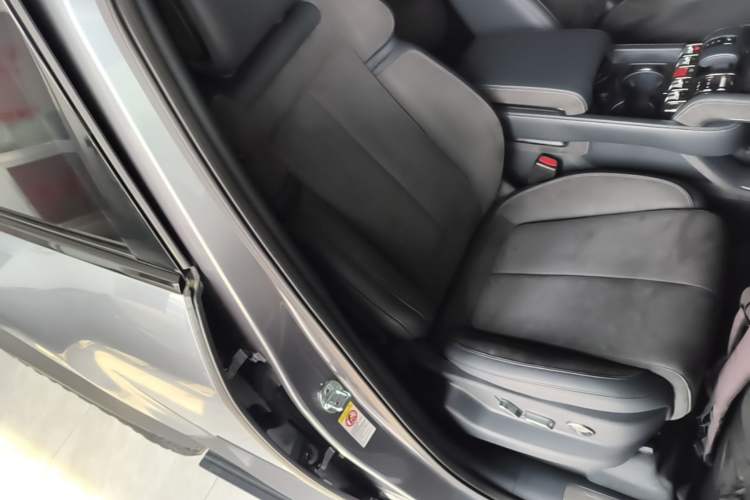 Used Formula Leopard 5 2023 Cloud Ride Flagship Edition Right Front Seat