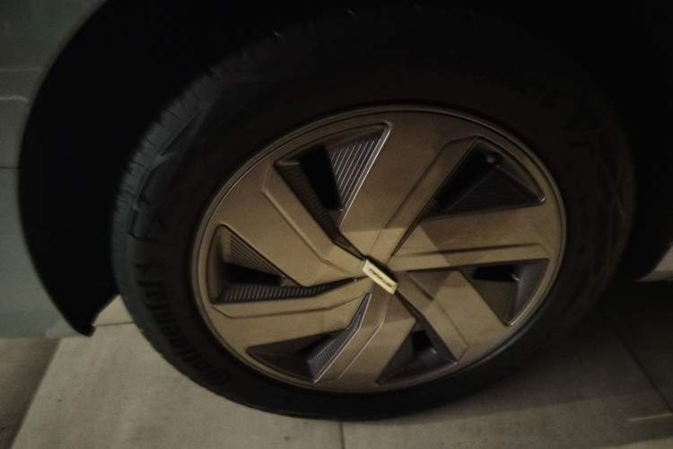 Used SAIC MAXUS Dajia 9 2022 Long-Range High-Mountain Six-Seater Version Right Rear Wheel Hub