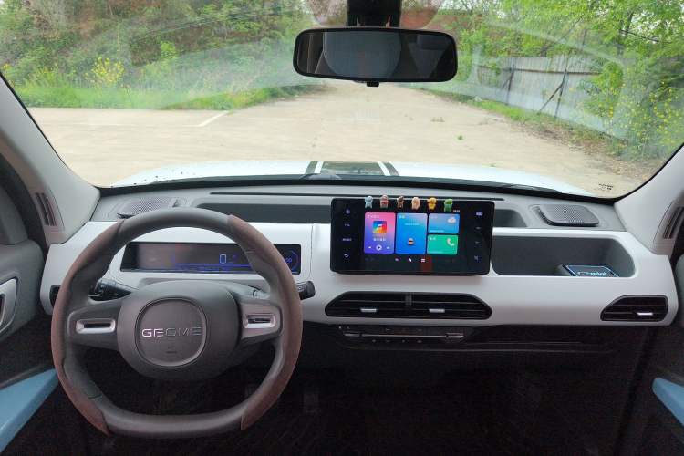 Used Geely Galaxy Panda 2023 Panda Mini 200km Dynamic Bear Center Console