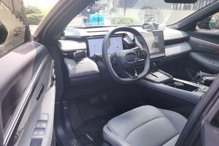 Used Lynk & Co 08 EM-P 2023 120km Long-Range Halo