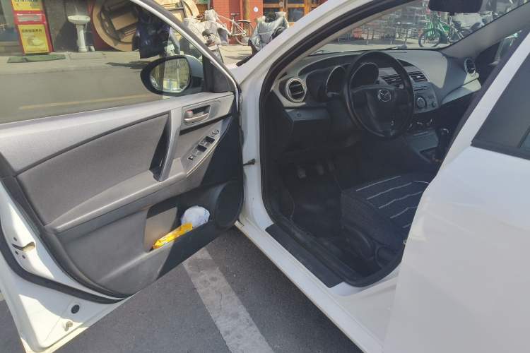 Used Mazda 3 2012 Hatchback 1.6L Manual Comfort Model