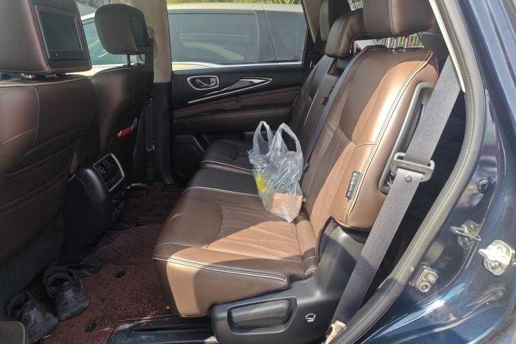 Used Infiniti QX60 2016 2.5 S/C Hybrid Four-Wheel Drive All-Terrain Version China V Emission Standard Left Rear Seat