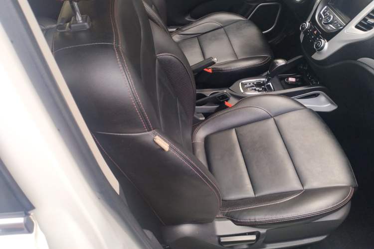 Used CHANGAN CS35 2015 1.6L Automatic Luxury Model China IV Standard
