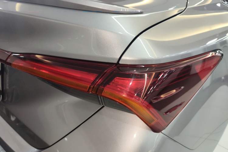 Used Toyota Avalon 2023 2.5L Luxury Edition Right Rear Taillight